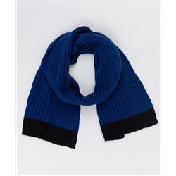 Синий вязаный шарф