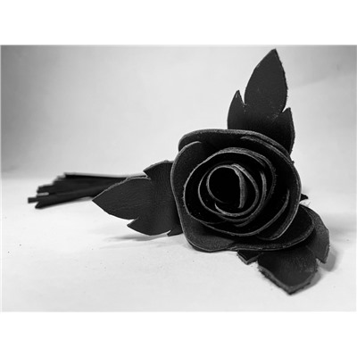 Плеть Чёрная Роза Лаковая с Замшевыми Хвостами 40 см. 54070ars
