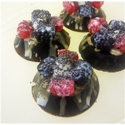 Трюфель с ягодами - мыло ручной работы Milotto на основе натурального шоколада арт. milotto001492