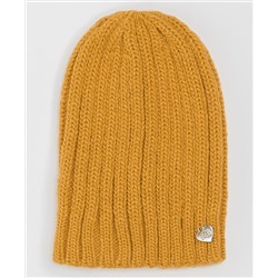 Желтая вязаная шапка