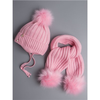 Шапка вязаная для девочки на отвороте брошь, на завязках, помпон+шарф с помпонами, розовый