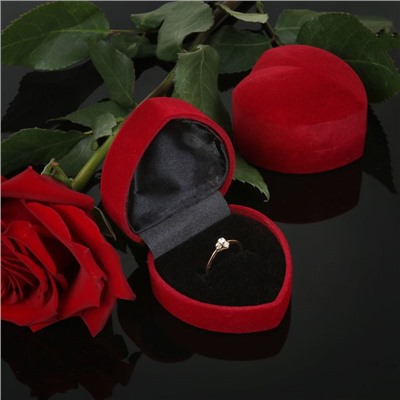Футляр бархатный под кольцо "Сердце" 6 x 6,5 x 4, цвет бордовый, вставка черная