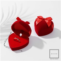 Футляр бархатный под серьги/кольцо "Сердце" с лентой, 6,2 х 6,2 х 4 см, цвет красный