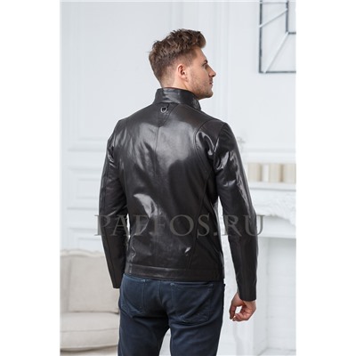 Классическая черная кожаная куртка