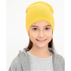 Желтая вязаная шапка