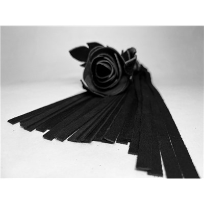 Плеть Чёрная Роза Лаковая с Замшевыми Хвостами 40 см. 54070ars