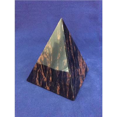 Подставка из обсидиана «Пирамида» 90*90