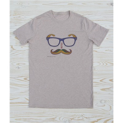 FU31BG-M0007 Мужская футболка бежевый меланж с принтом  Усы,очки,хипстеры